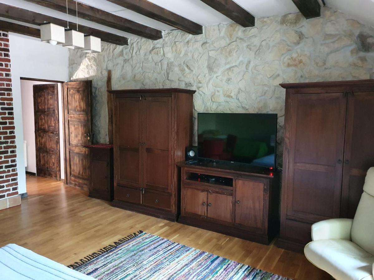 Pensiunea Casa Dacilor Podeni Luaran gambar