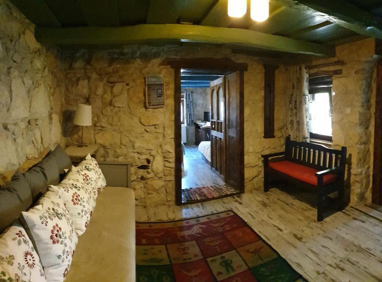 Pensiunea Casa Dacilor Podeni Luaran gambar