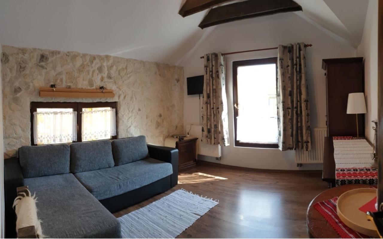 Pensiunea Casa Dacilor Podeni Luaran gambar