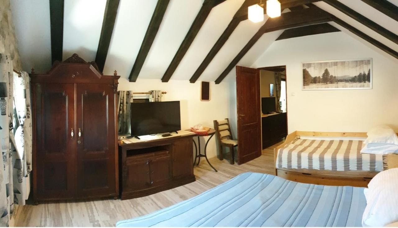 Pensiunea Casa Dacilor Podeni Luaran gambar