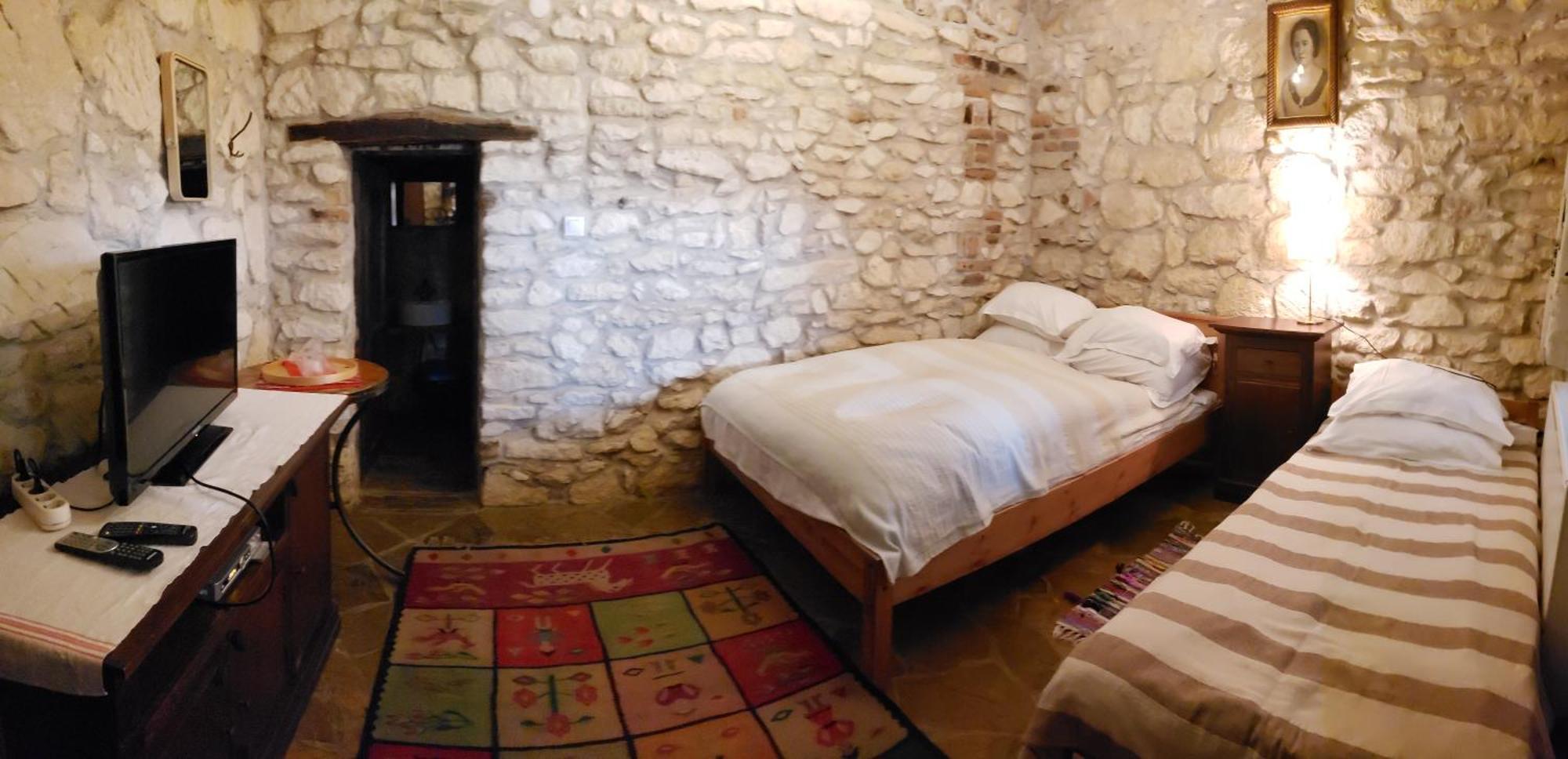 Pensiunea Casa Dacilor Podeni Luaran gambar